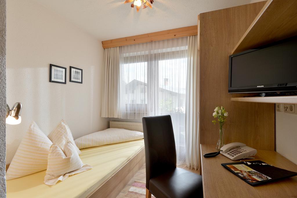 Hotel Theresia Garni Sankt Johann in Tirol Quarto foto