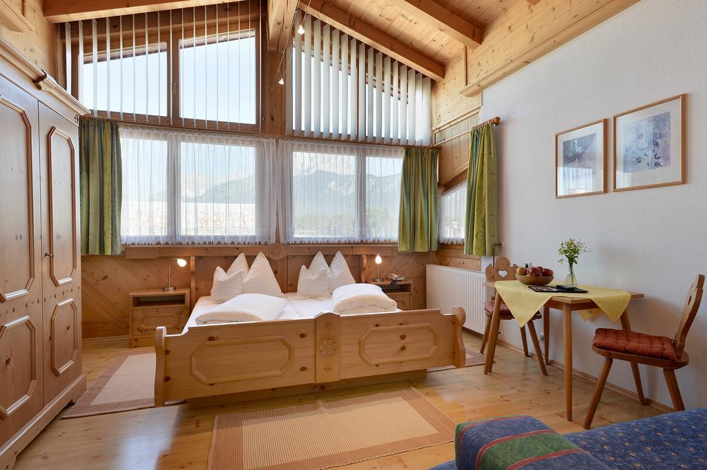 Hotel Theresia Garni Sankt Johann in Tirol Quarto foto